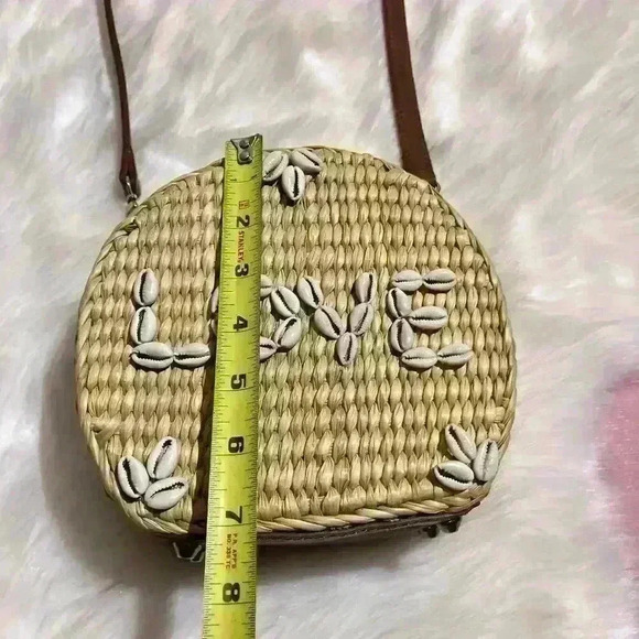 Poolside | Bags | Poolside The Anna Rattan Conch Shell Bag  POOLSIDE x Dannijo Ariana “LOVE” Shell Rattan Circular Basket Handbag Purse